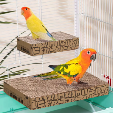 Jouet en carton pour oiseaux